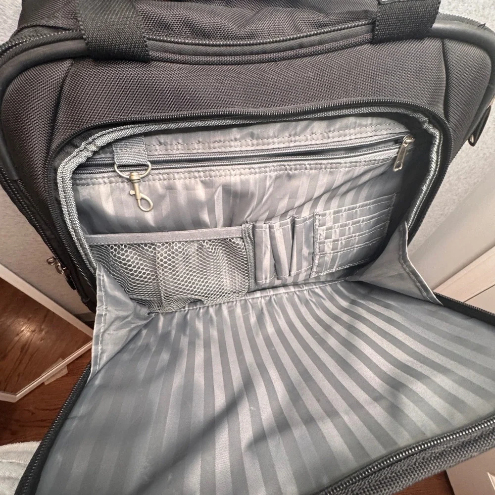 DELSEY Carry On‎ Helium Superlite Lightweight Wheel Rolling Tote Suitcase Black